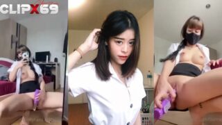 คลิปหลุดน้องโบนัส Onlyfans bomie ดาวทวิตเตอร์คนดัง bomiekawakami น้องโบนัสช่วยตัวเองคาชุดนักศึกษา ถ่ายโชว์เสียวหน้ากระจกกับไข่สั่นดิลโด้ เอาเขี่ยเม็ดแตดยั่วๆจนน้ำแฉะแล้วแหย่หีรัวๆจับหมุนควงใส่หีเสียวสุดๆจนน้ำหีแฉะเยิ้ม